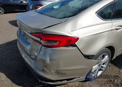 2018 Ford Fusion Hybrid Se z USA, uszkodzony, nr VIN 3FA6P0LU7JR269141